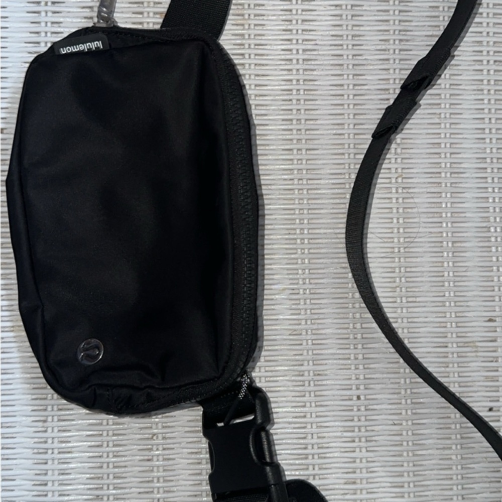 Lululemon black belt bag